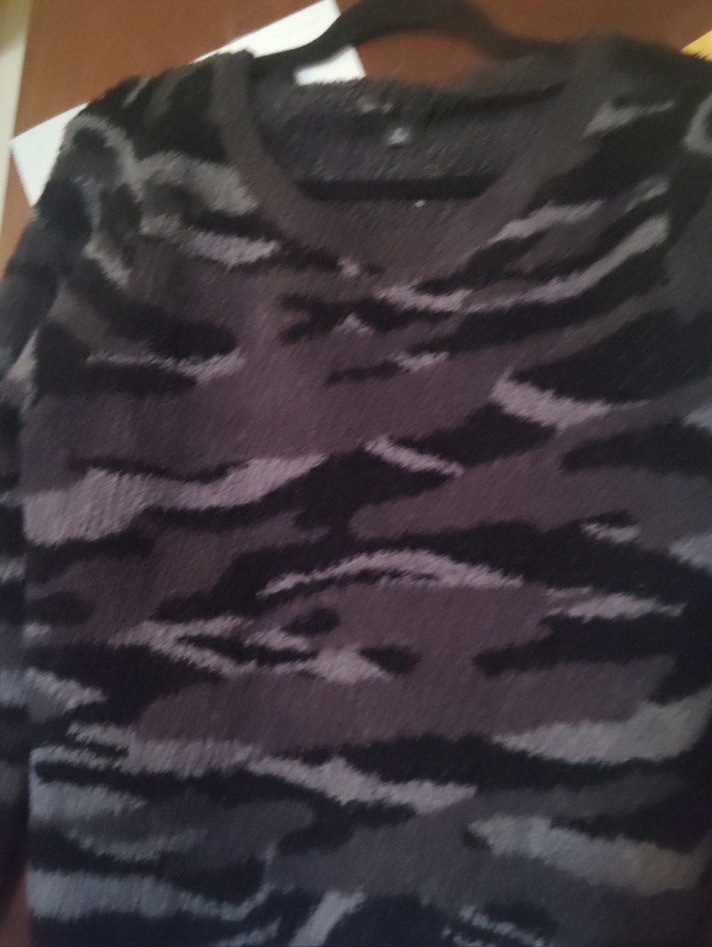 BAREFOOT DREAMS CozyChic Seaside Crew-Neck Pullover - Carbon Camo - Picture 6 of 9